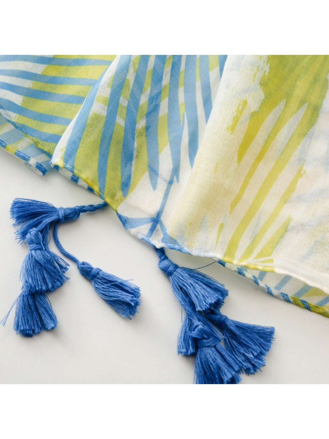 Scarvii - Travel Scarf with Plant Leaf Print