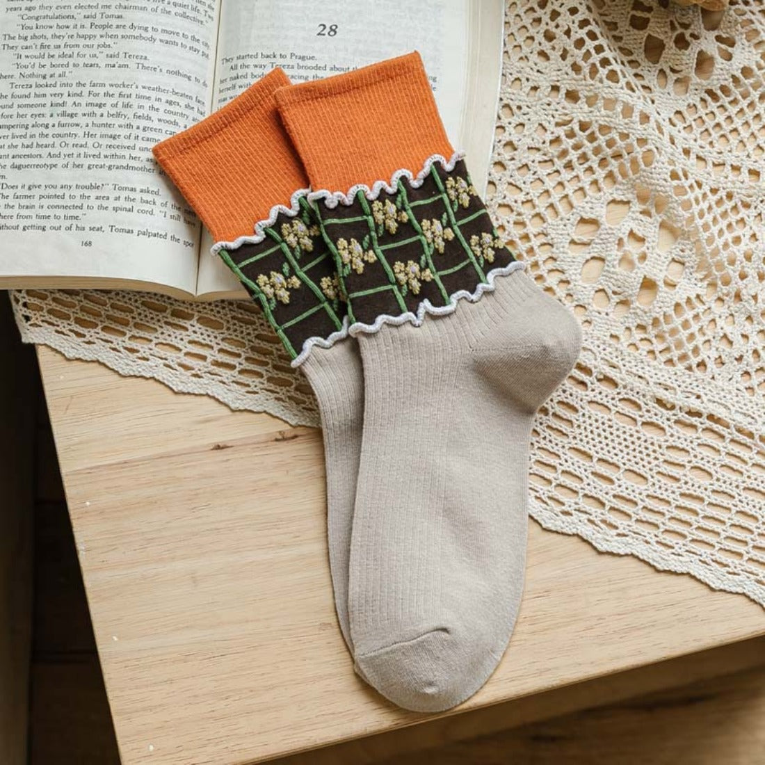 Rufia - Color Block Lace Trim Mid-Calf Socks