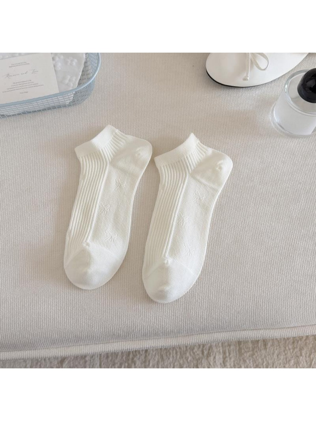 Rufia - Simple White Ankle Casual Socks