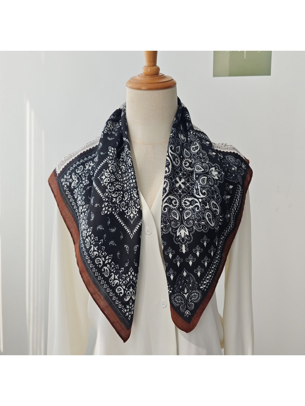 Scarvii - 27'' Paisley Patchwork Square Scarf - Vintage & Elegant