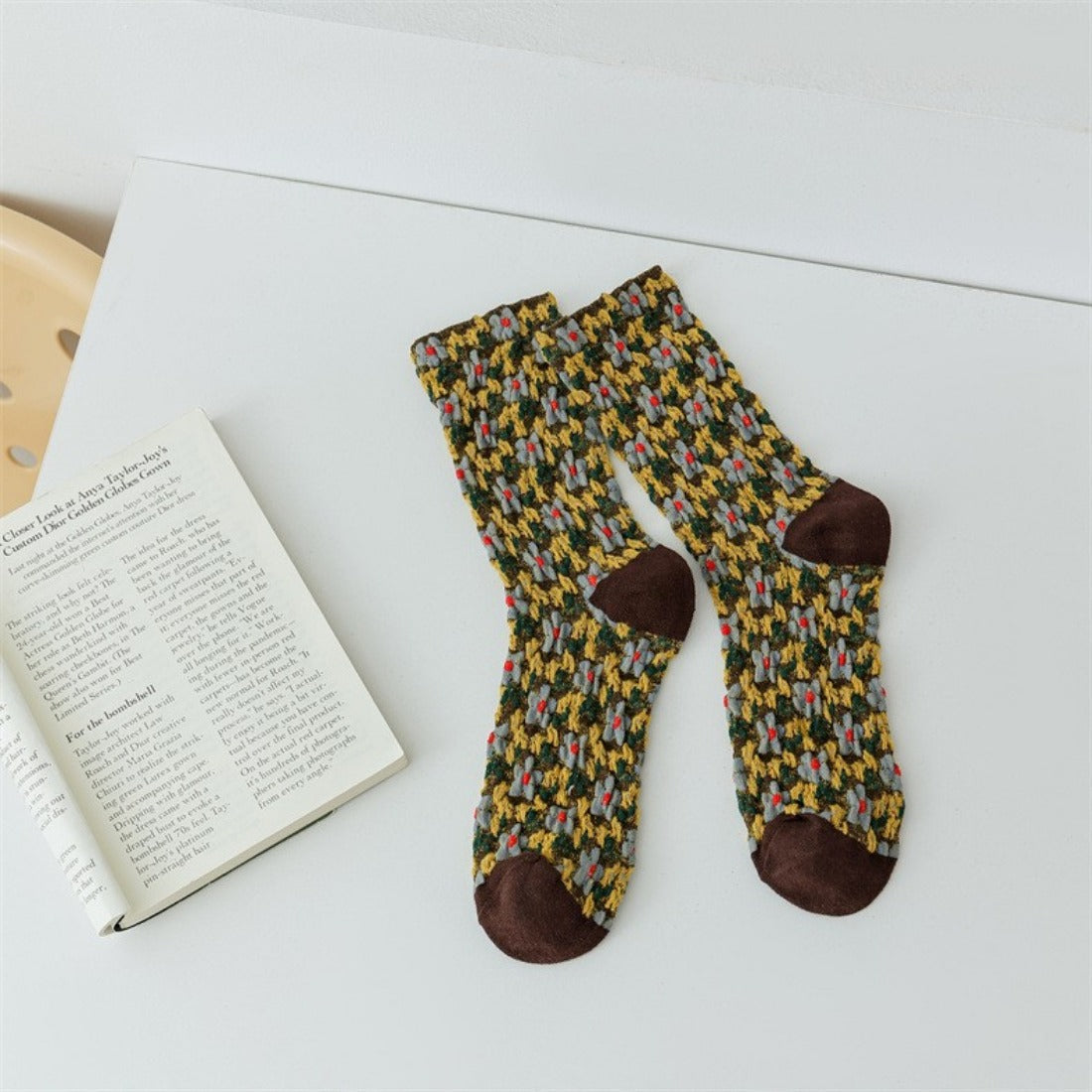 Rufia - Embossed Tiny Floral Pattern Mid-Calf Socks