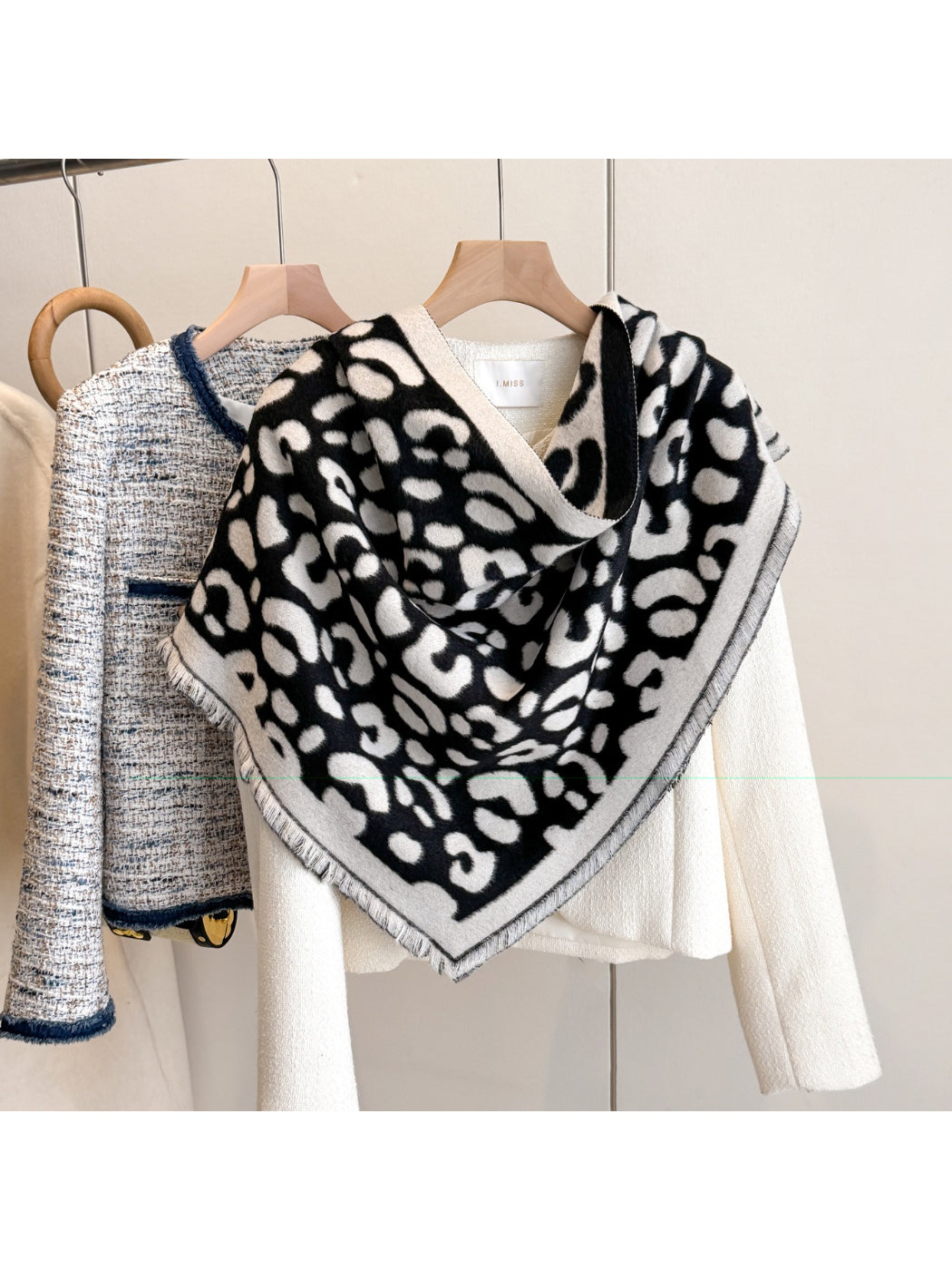 Scarvii - Leopard Pattern Triangle Shawl