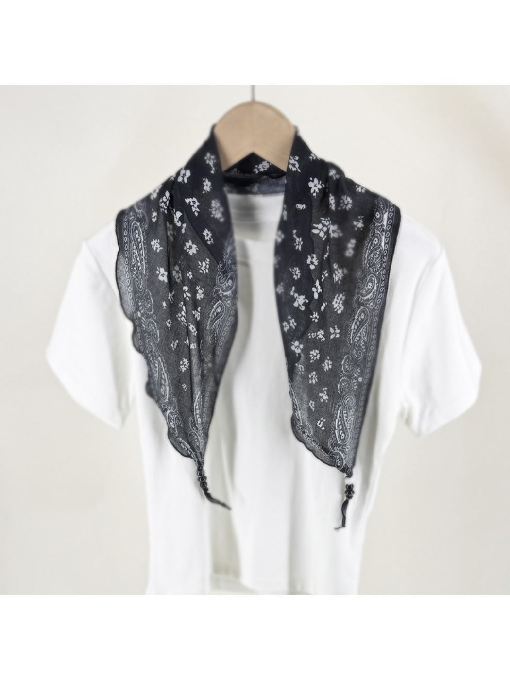 Scarvii - Vintage-inspired Diamond-cut Headscarf with Floral patterns