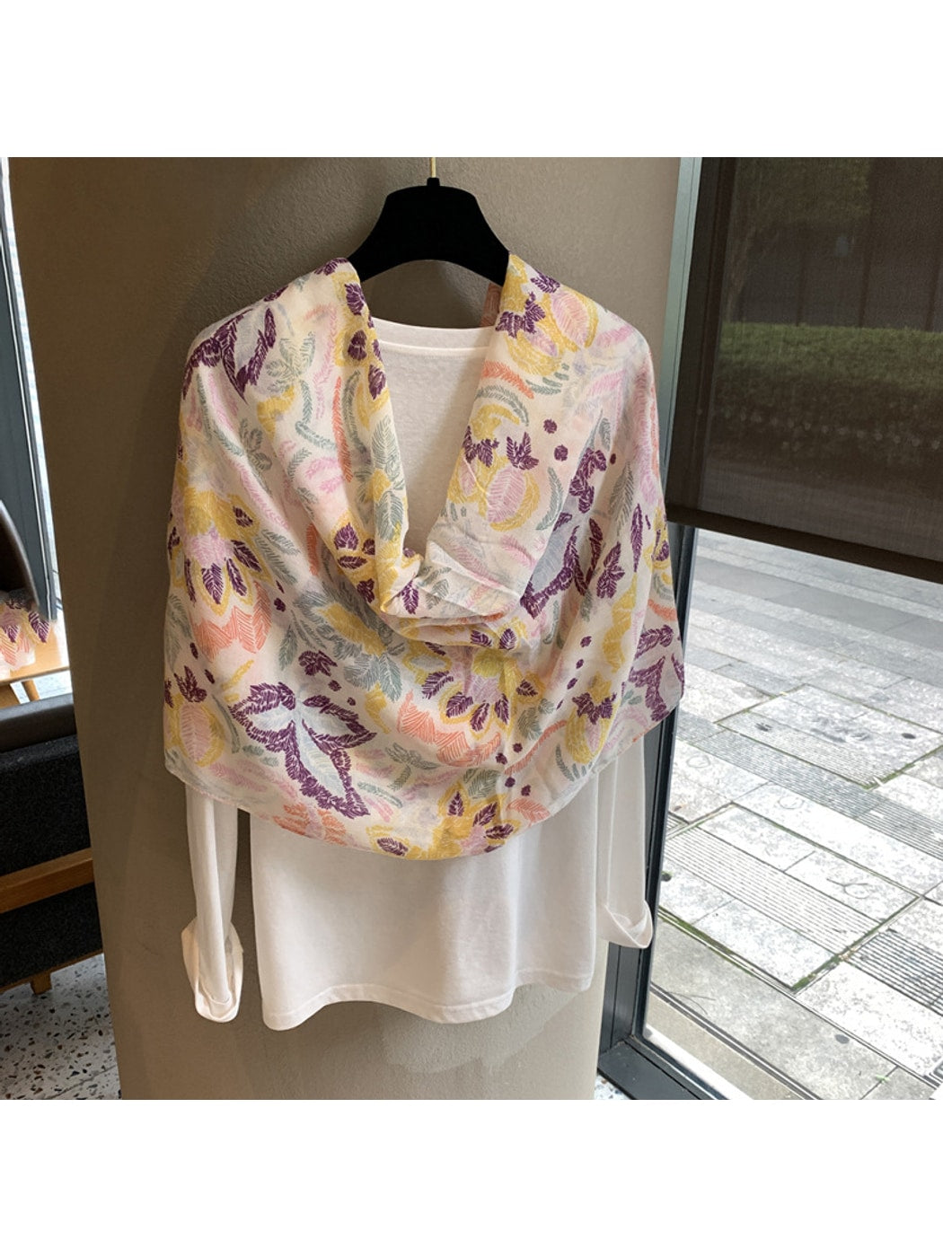 Scarvii - Paisley Print Tassel Trim Shawl Scarf