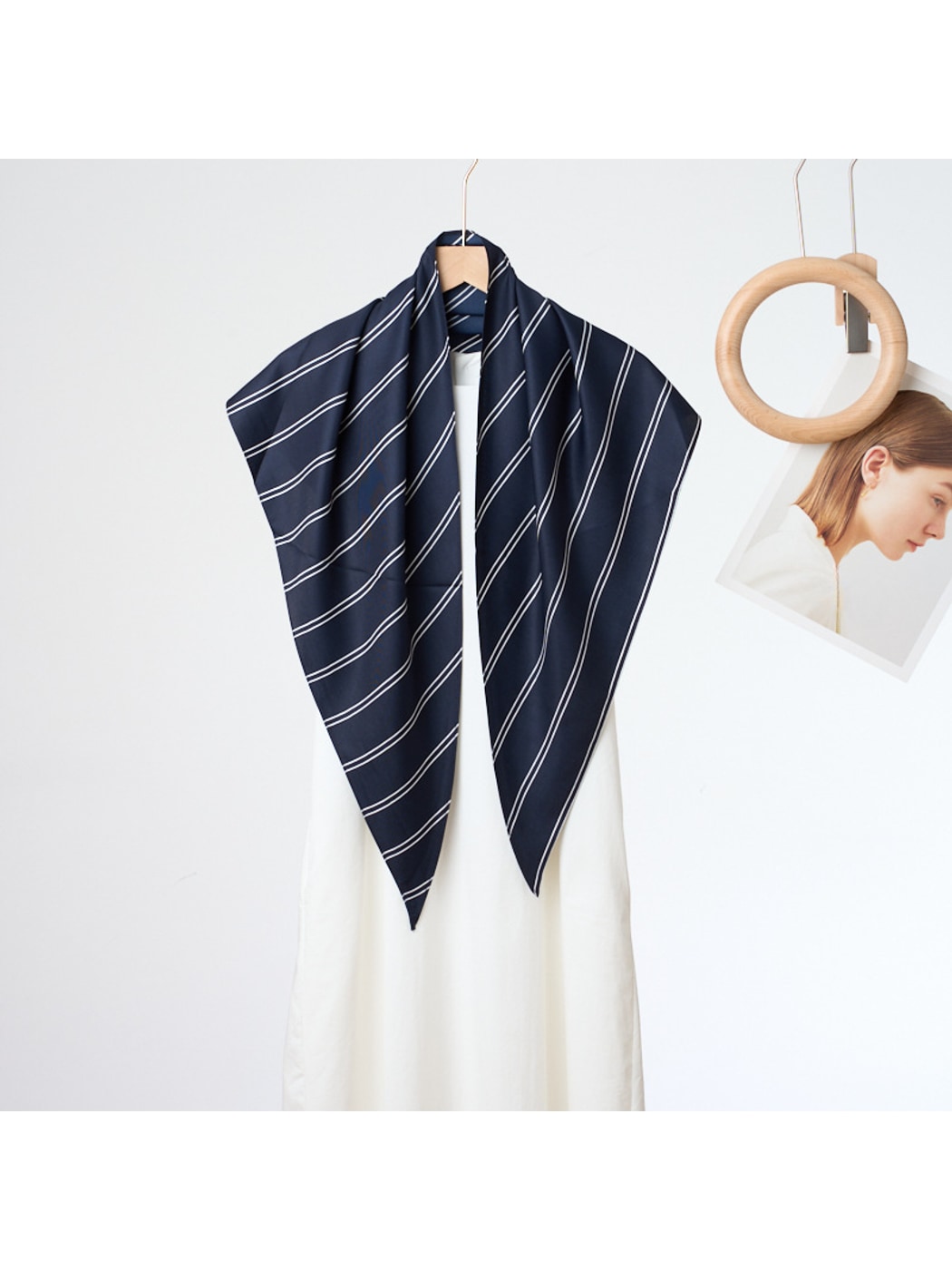 Scarvii - Minimalist Printed Linear Triangle Bandana