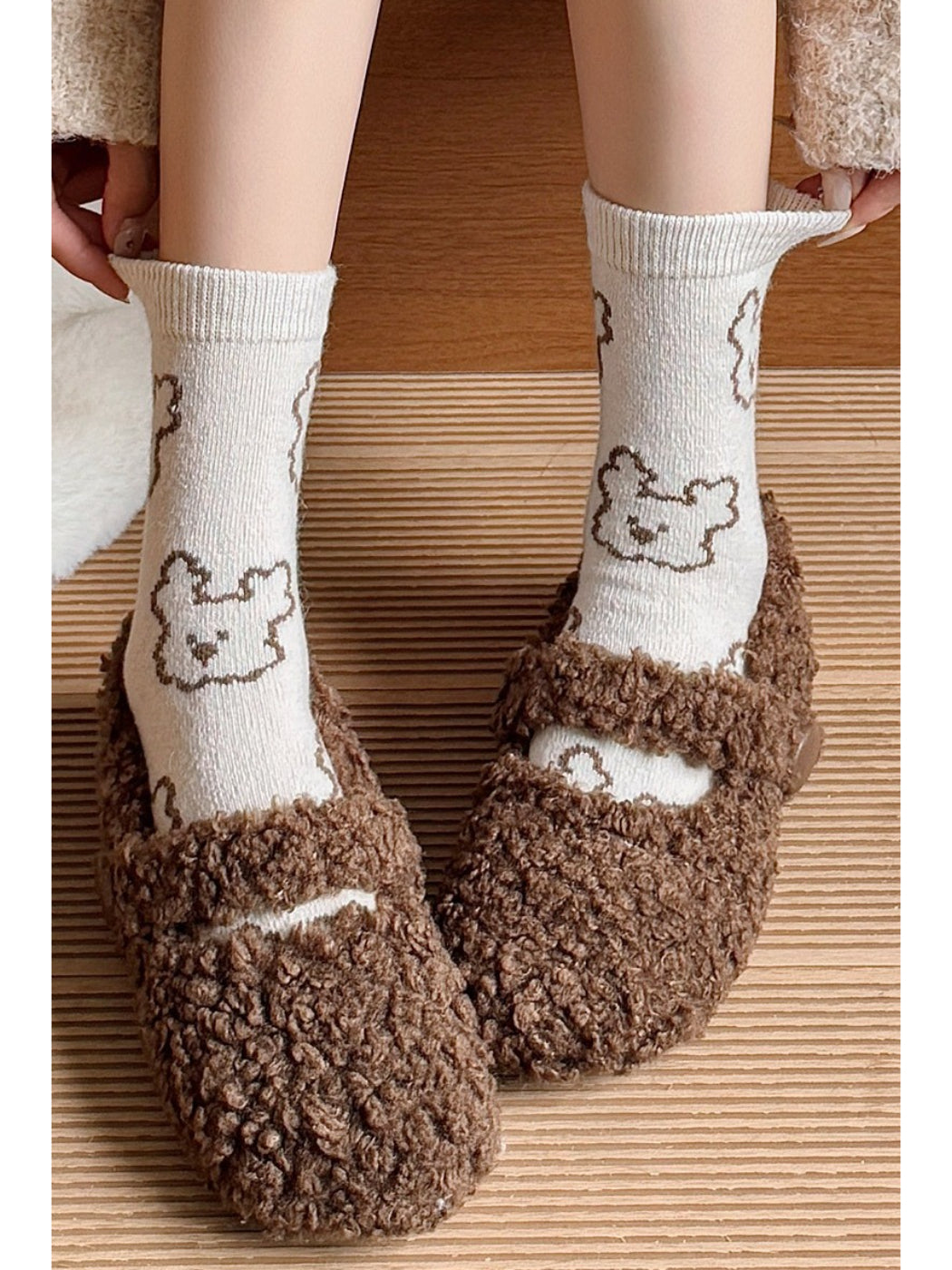 Rufia - Outline Bear Cozy Crew Socks