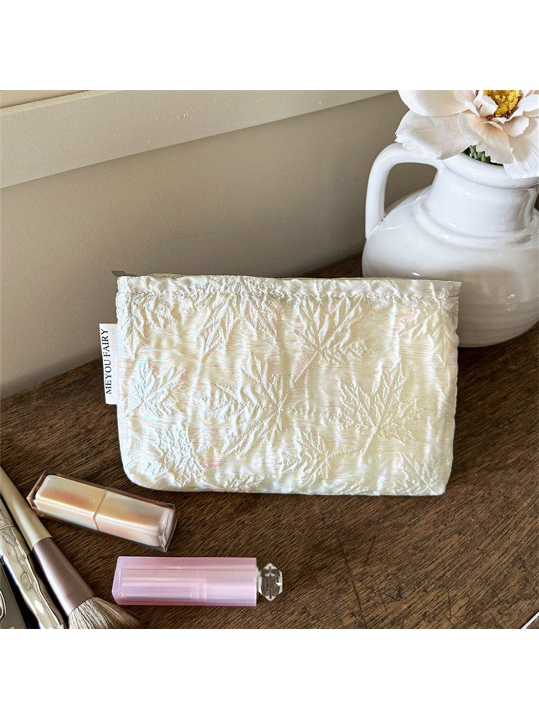 Cosbai - Elegant Leaf Embroidered Makeup Bag