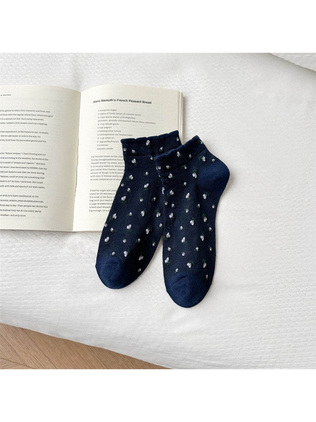 Rufia - Earthy Ditsy Floral Pattern Ankle Socks
