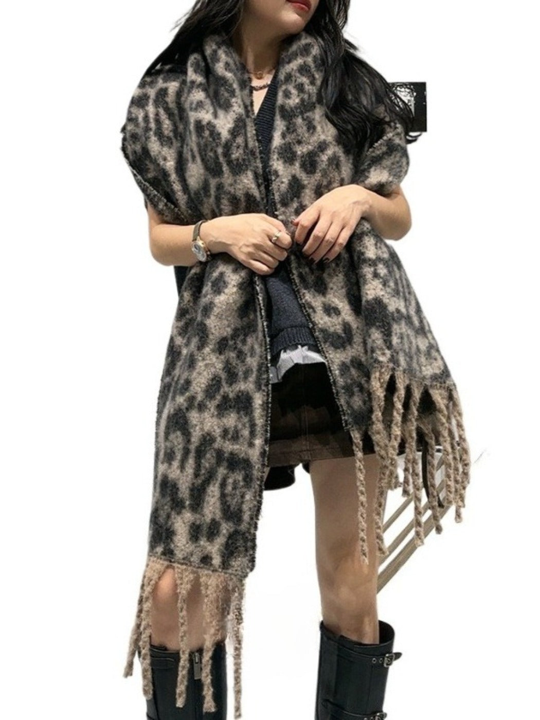 Scarvii - Vintage Warm Scarf with Leopard Print and Fringe