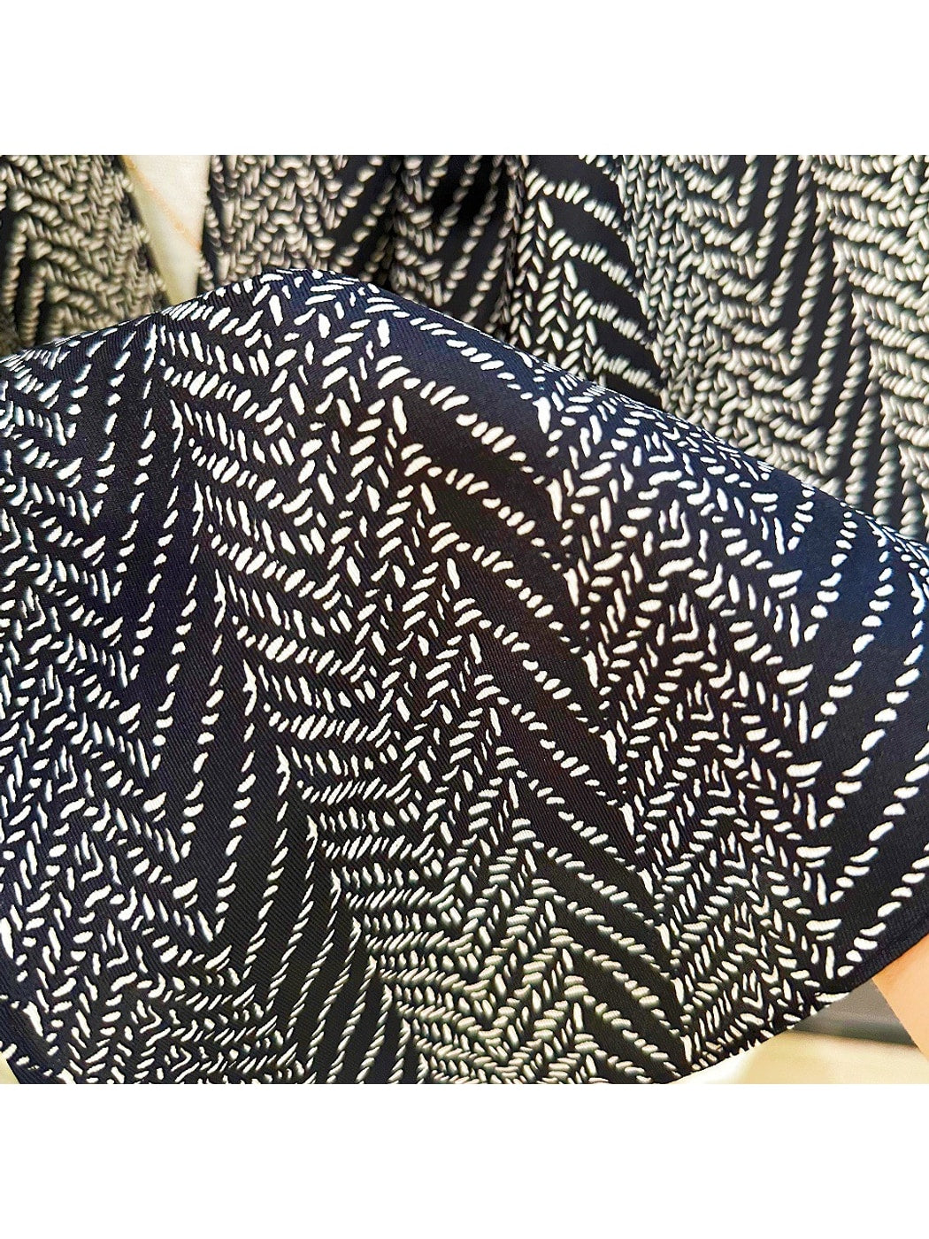 Scarvii - Classic Chevron Fashion Triangle Bandana