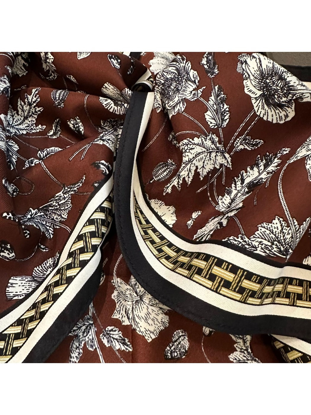 Scarvii - Elegant Woven Frame Border Triangle Bandana