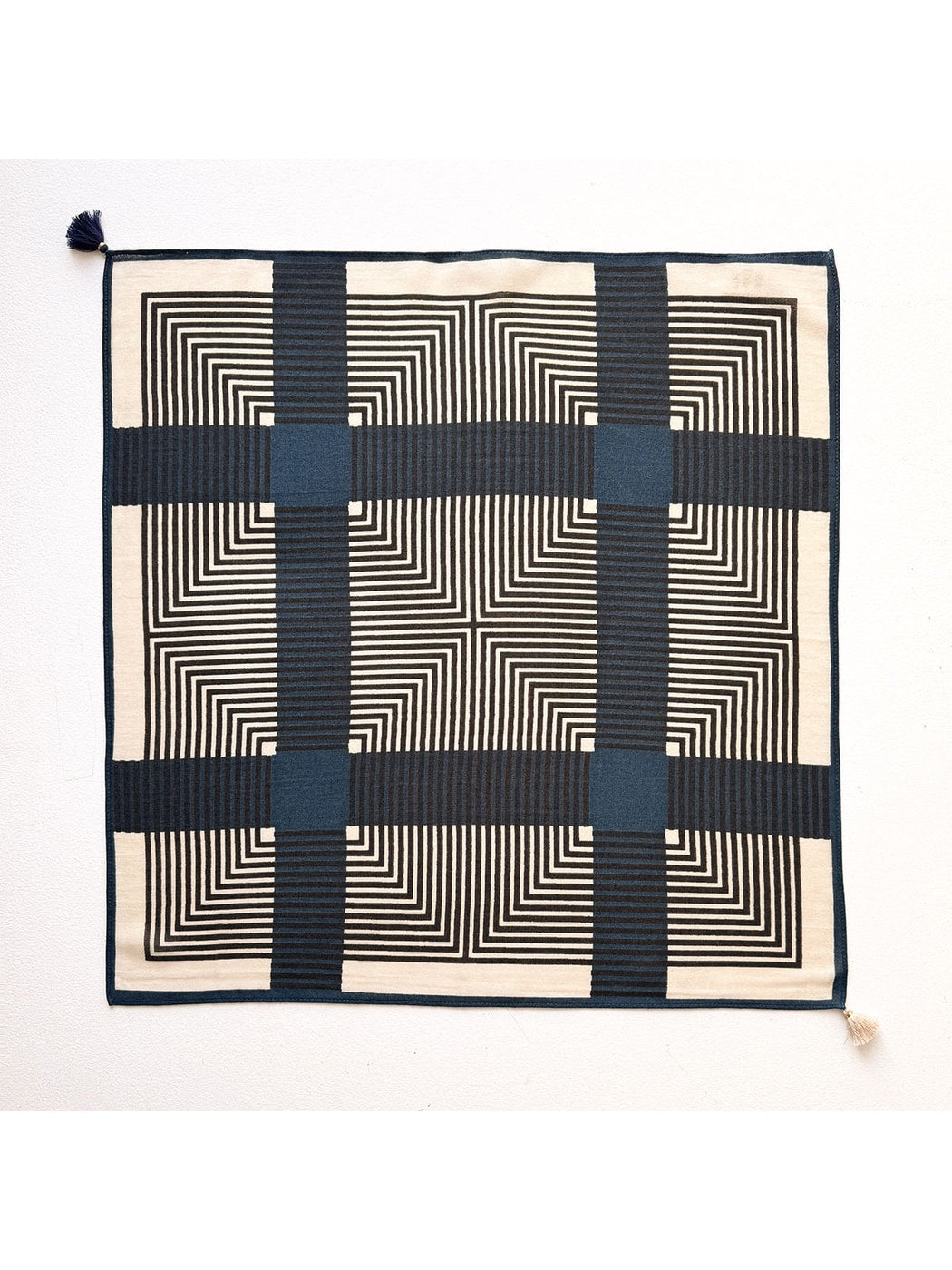 Scarvii - Retro Line Pattern Fashion Square Scarf