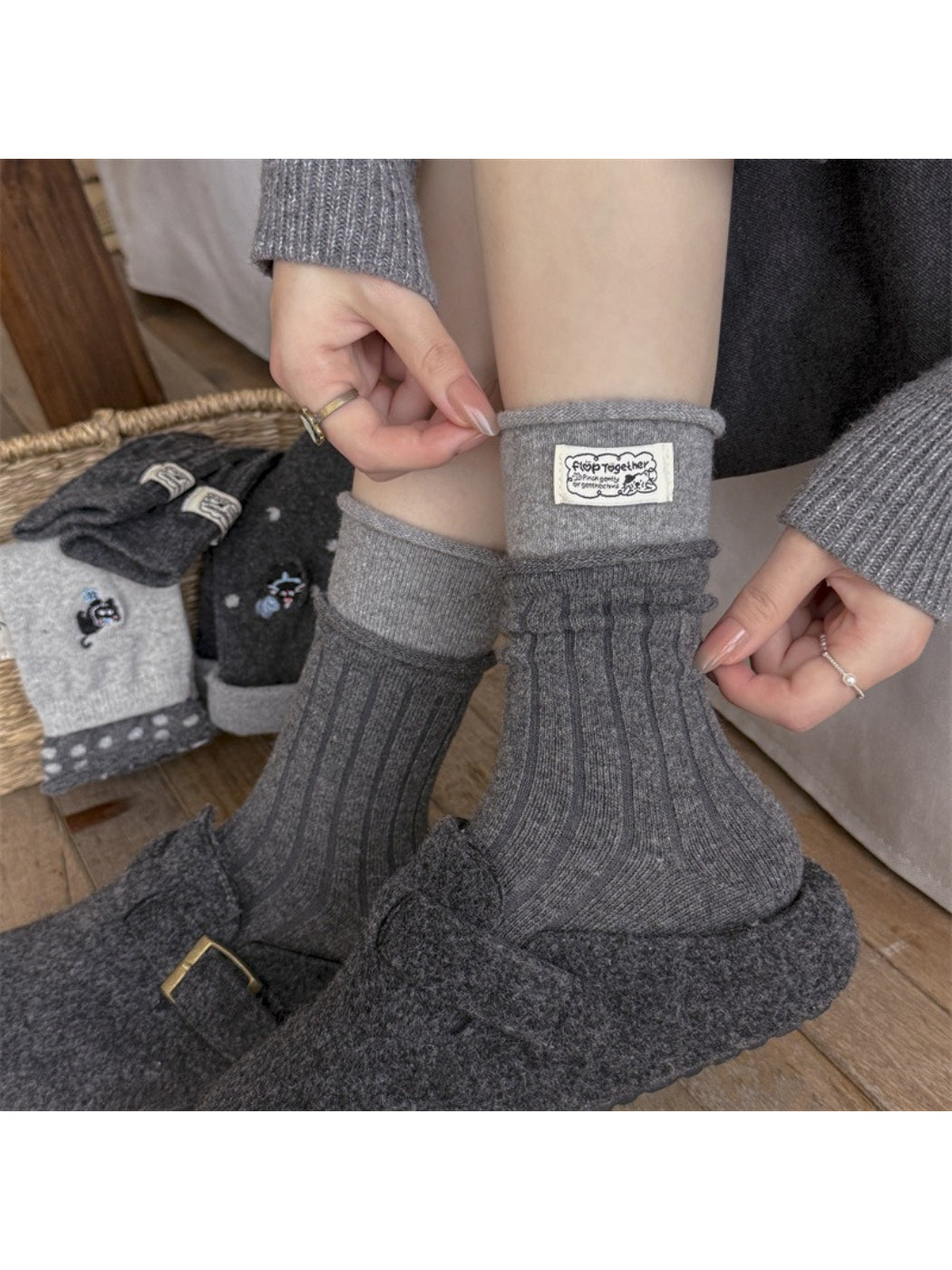 Rufia - Cozy Grey Pattern Crew Socks