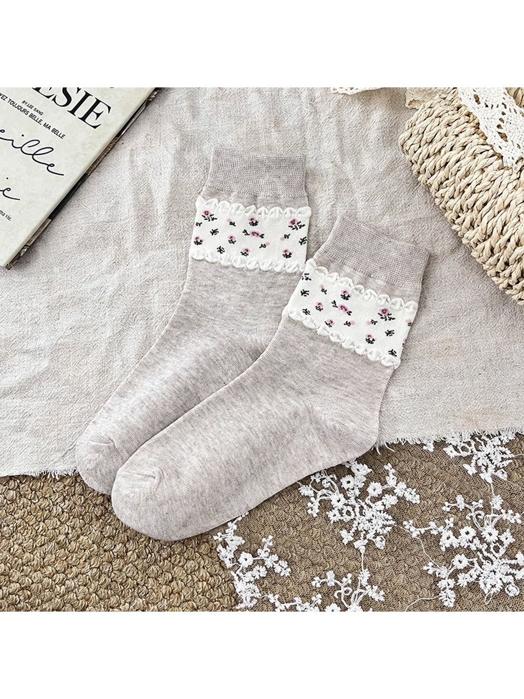 Rufia - Ditsy Floral Contrast Casual Crew Socks