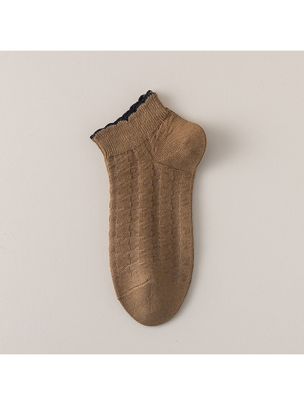 Rufia - Scalloped Cuff Solid Color Low Ankle Socks