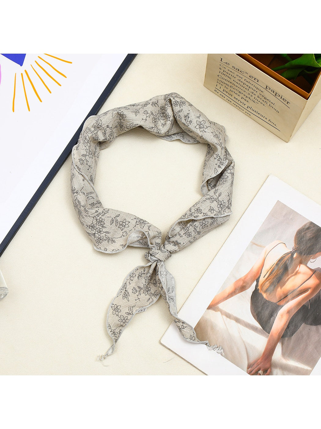 Scarvii - Chic Ditsy Floral Print Triangle Bandana