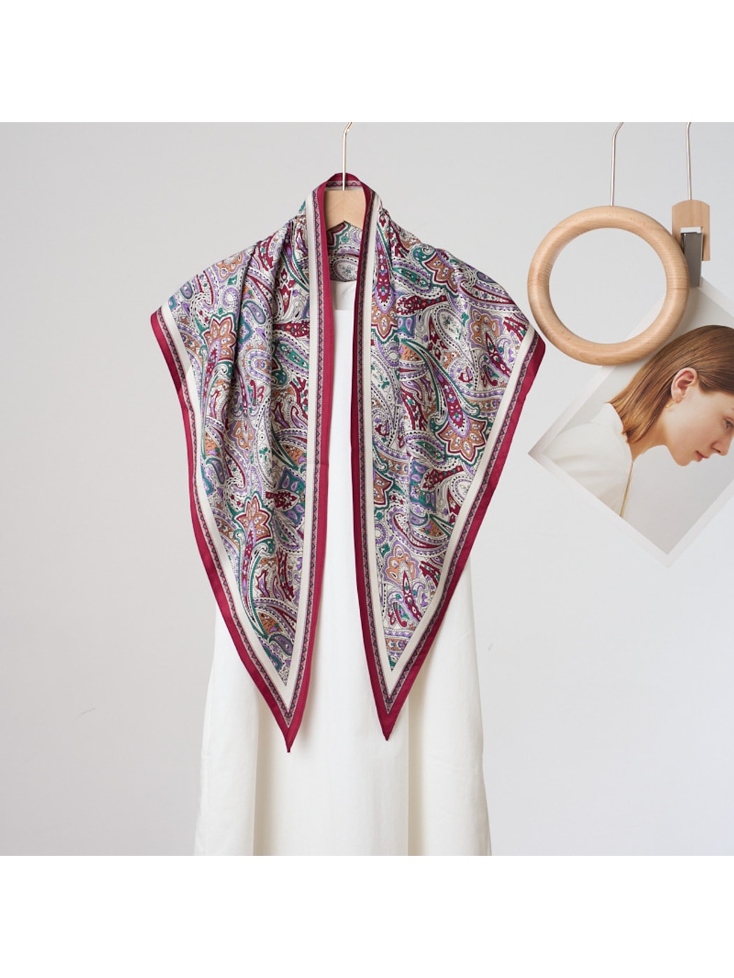 Scarvii - Decorative Paisley Pattern Triangle Bandana
