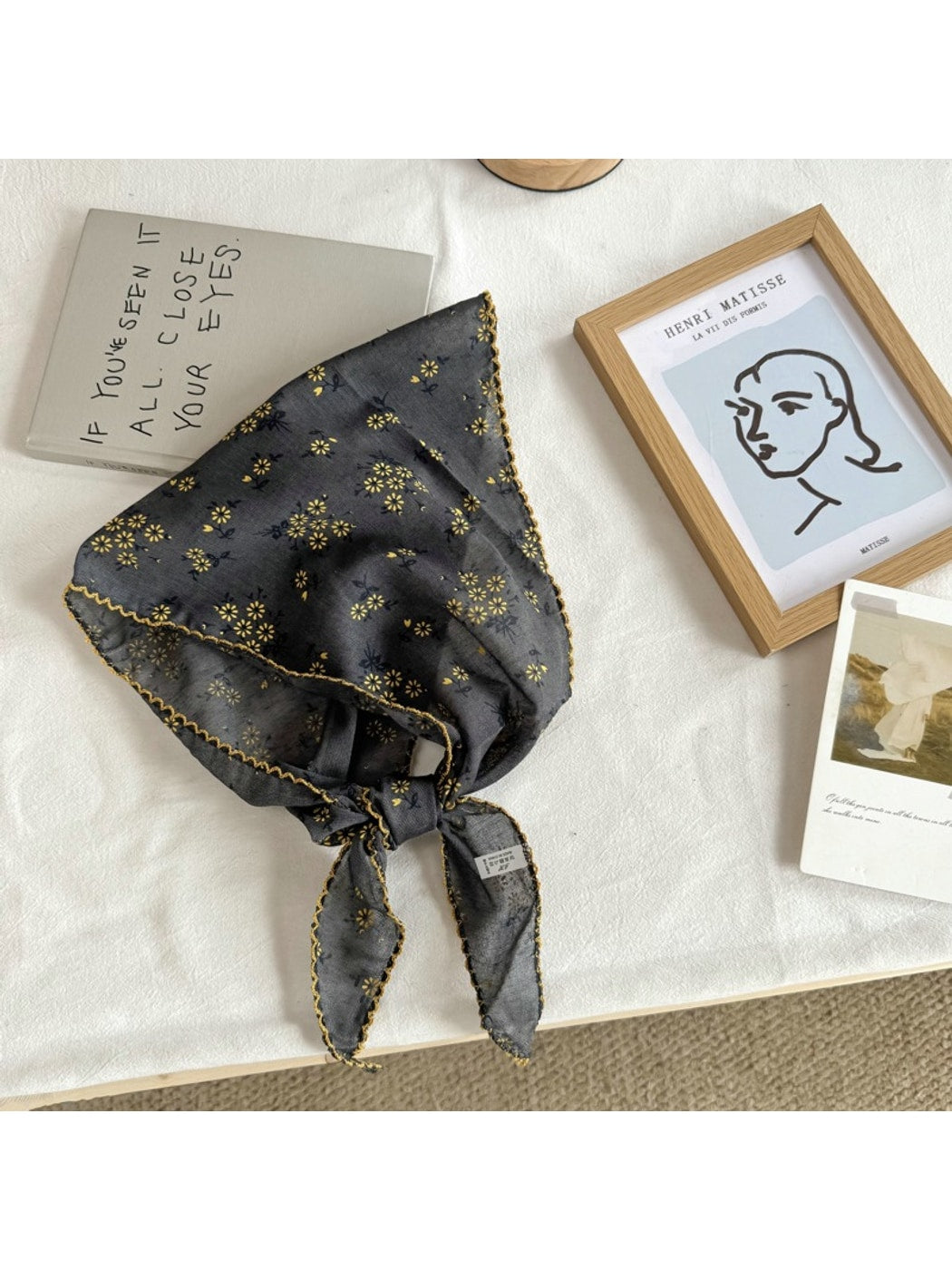 Scarvii - Vintage Floral Triangle Bandana