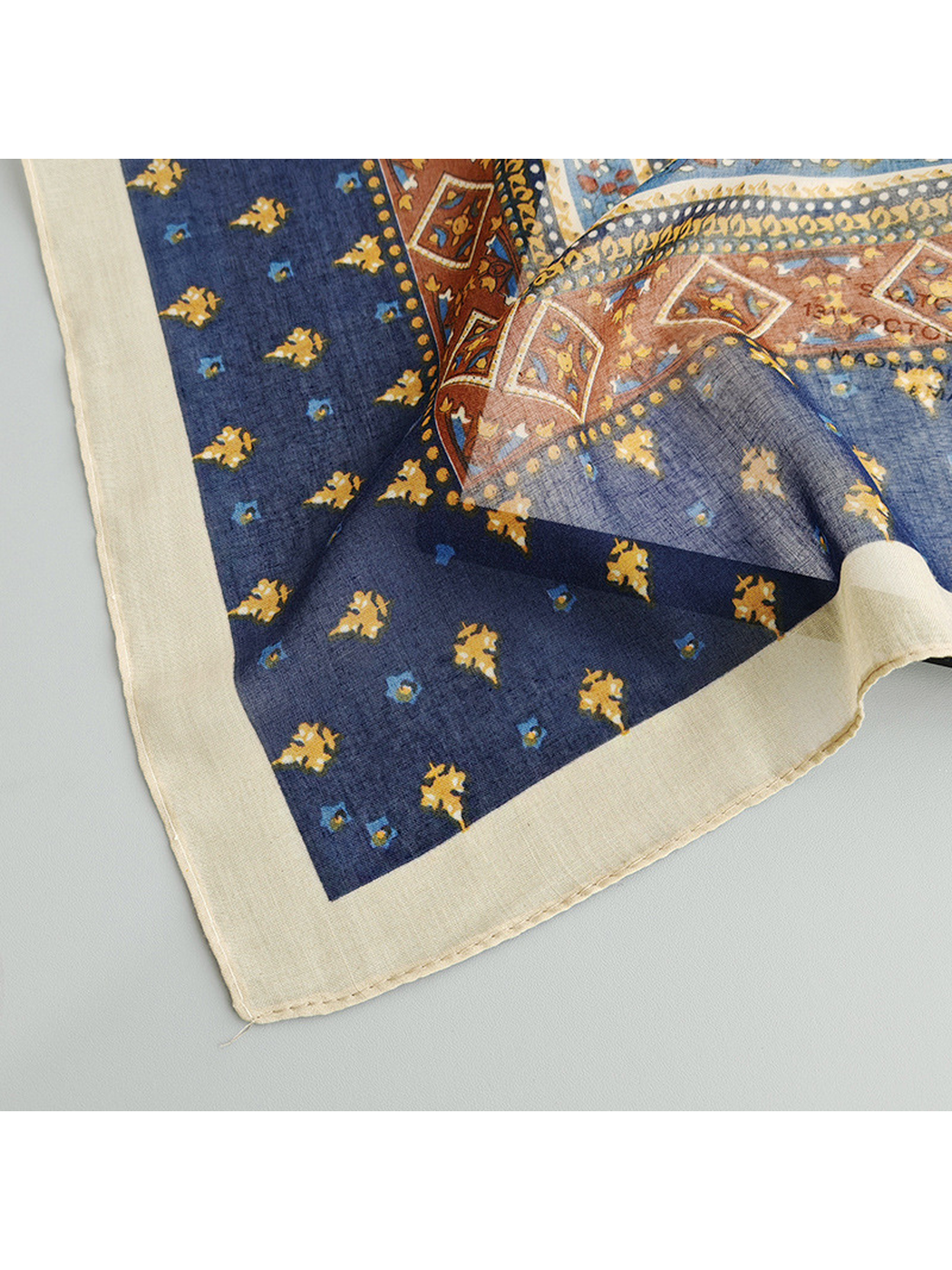 Close-up of the scarf's narrow ivory border and stitched edge
