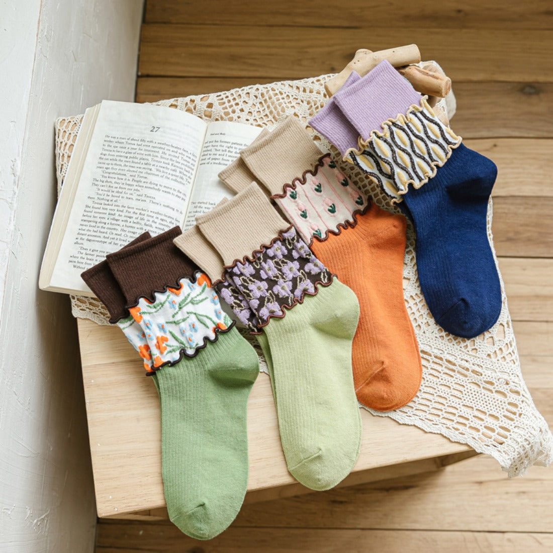 Rufia - Color Block Lace Trim Mid-Calf Socks