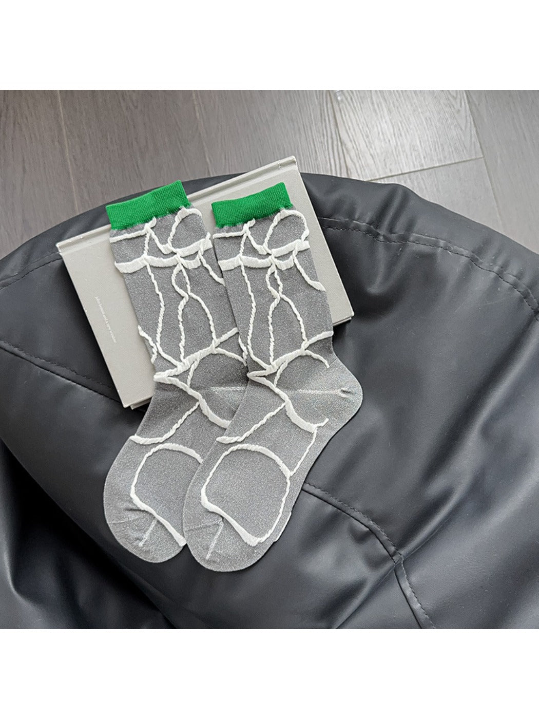 Rufia - Graffiti Embossed Retro Mid-Calf Socks
