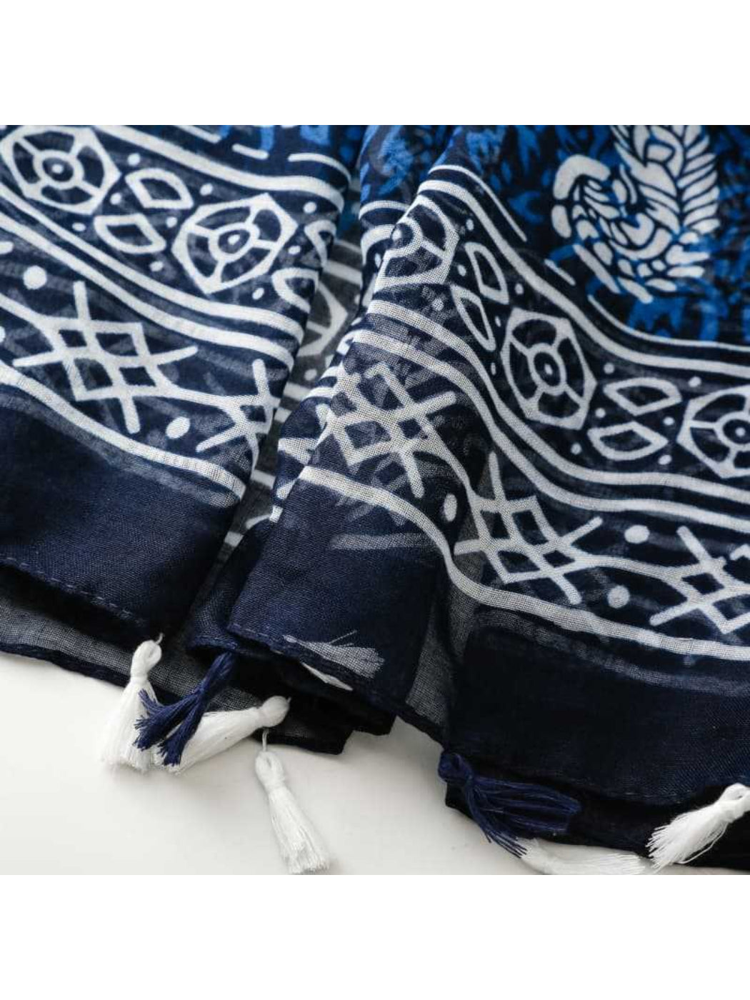 Scarvii - Modern Diamond Print Casual Scarf