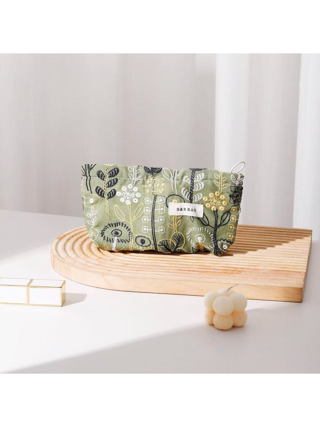 Cosbai - Fresh Floral Print Cosmetic Bag