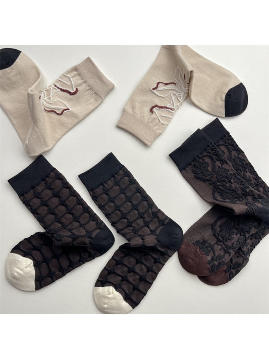 Rufia - Retro Floral Embossed Plaid Socks