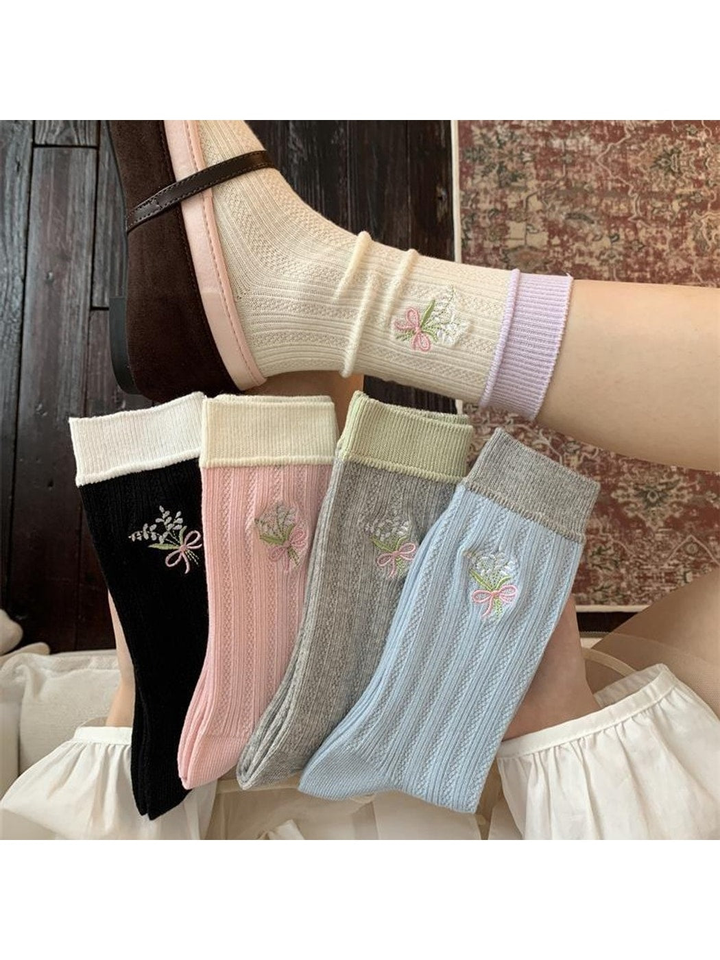 Rufia - Bouquet Embroidered Casual Crew Socks