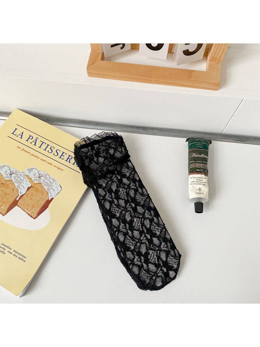 Rufia - Scalloped Floral Lace Sheer Socks
