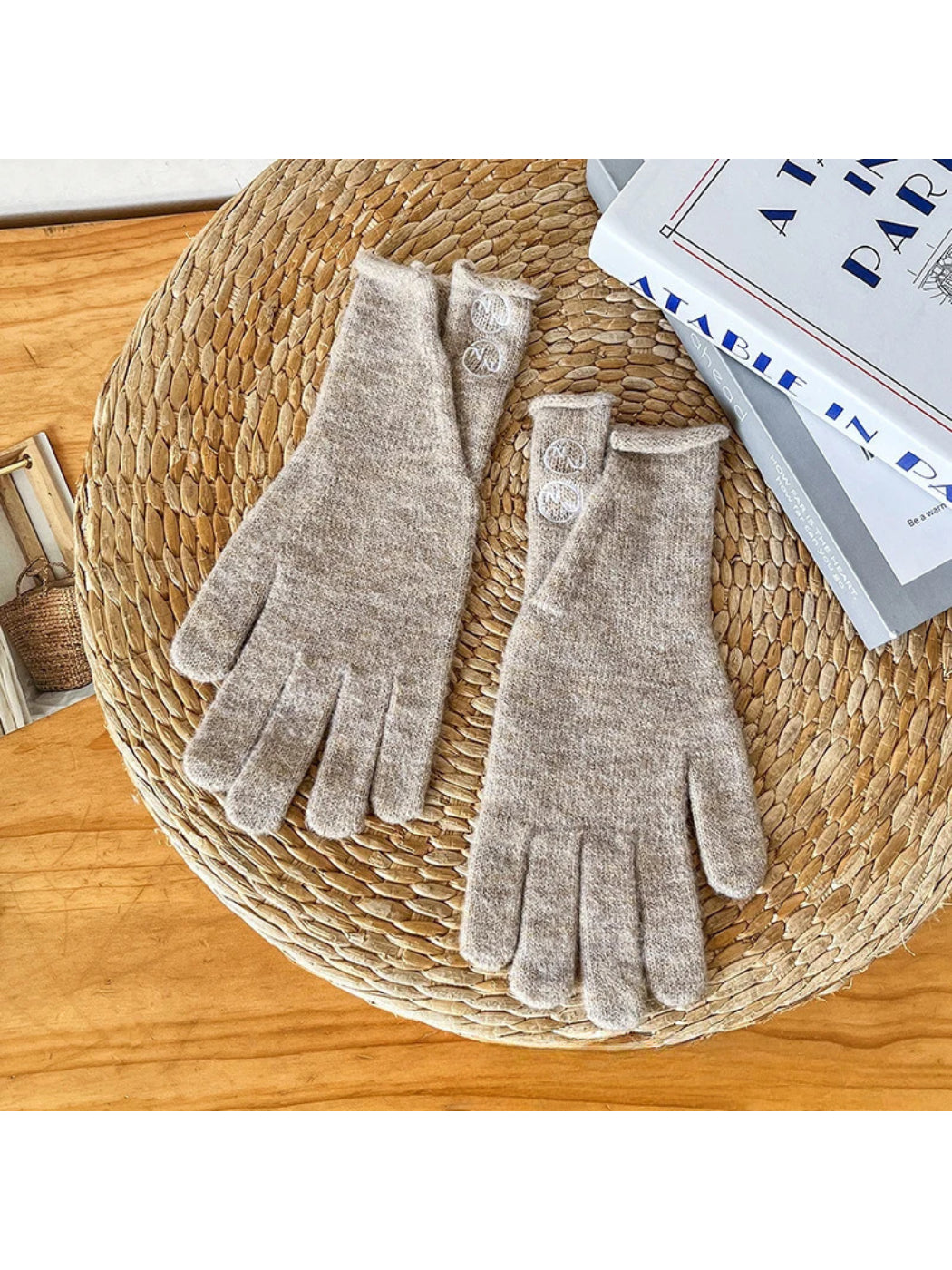 Gloving - Outlined Ball Detail Cuff Touchscreen Gloves