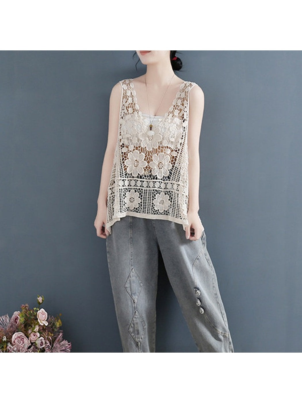 Crosa - Elegant Lace Hollow Out Sleeveless Vest
