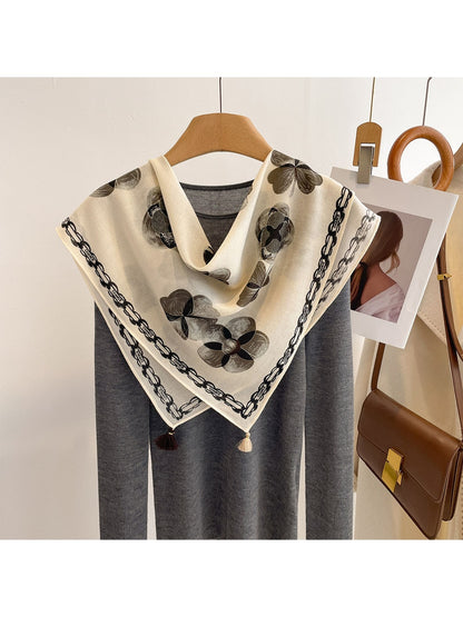 Scarvii - Retro Floral Print Chain Border Square Scarf