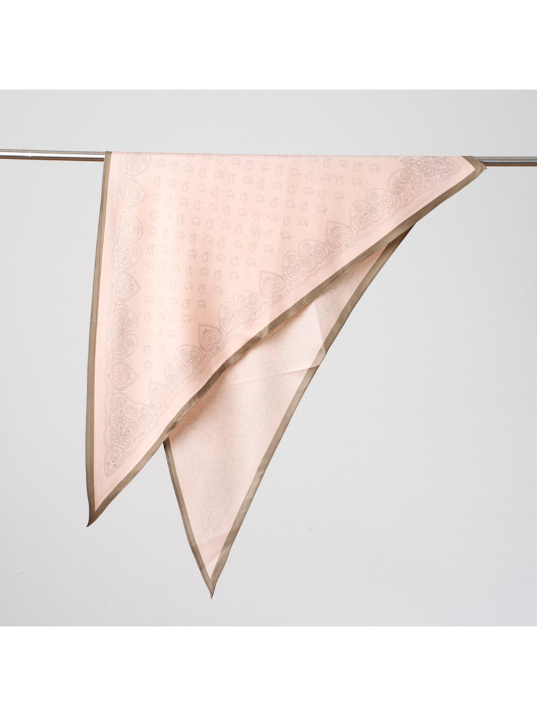 Scarvii - Paisley Print Contrast Trim Triangle Bandana