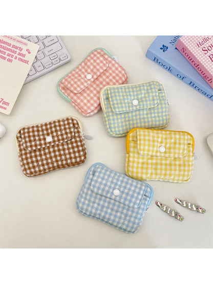 Cosbai gingham quilted mini card pouch front view