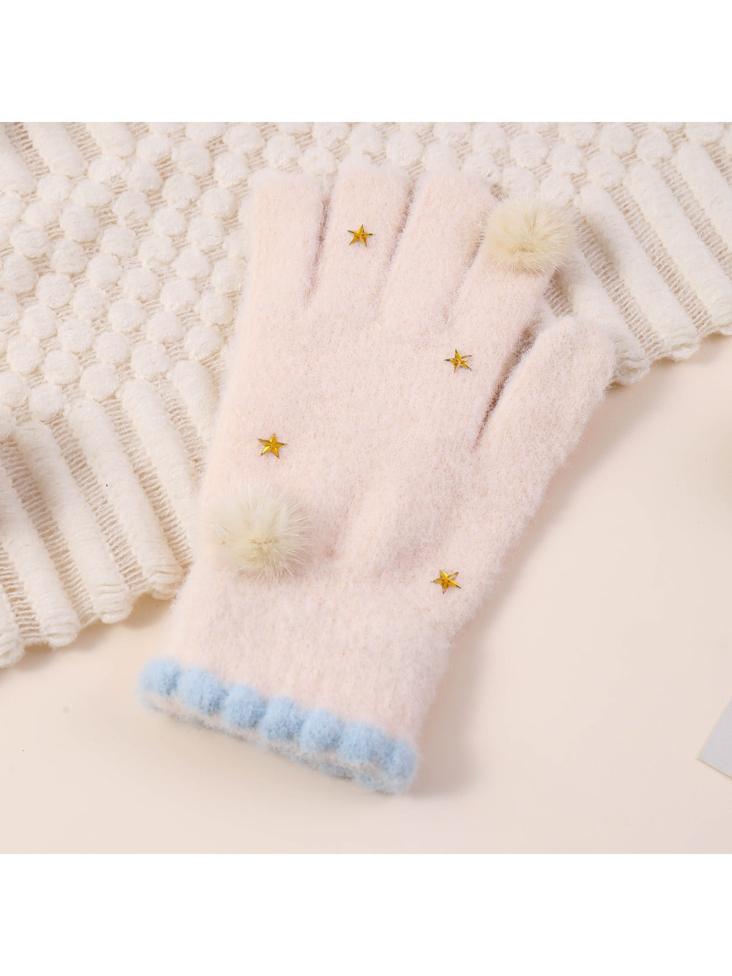 Gloving – Plush Star Accent Winter Gloves