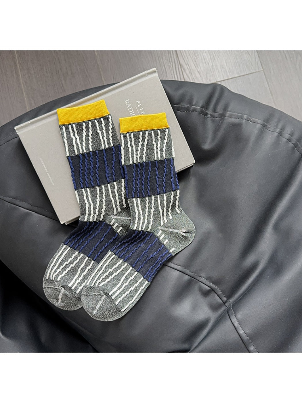 Rufia - Graffiti Embossed Retro Mid-Calf Socks