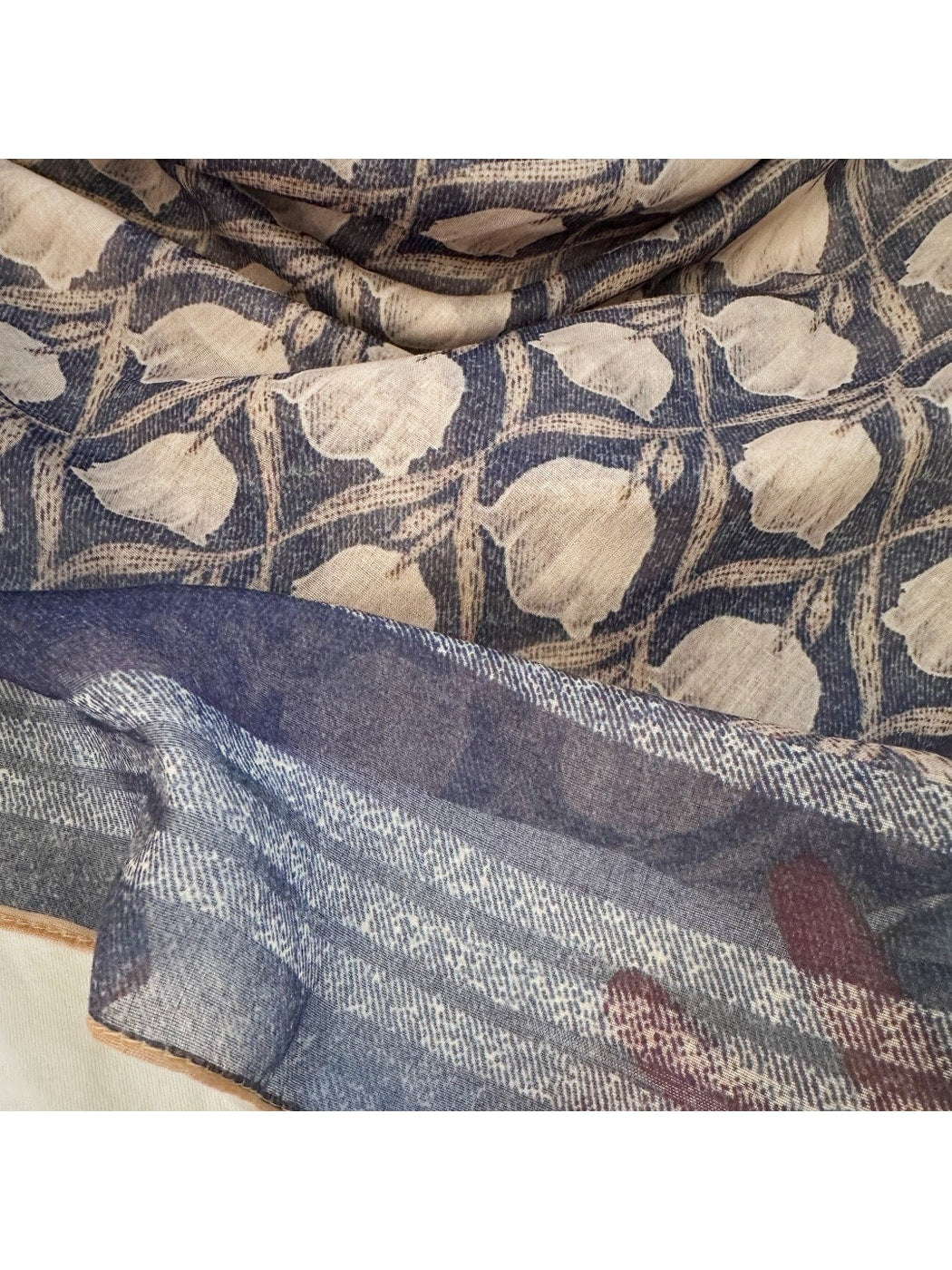 Scarvii - Elegant Tulip Pattern Blue Square Scarf