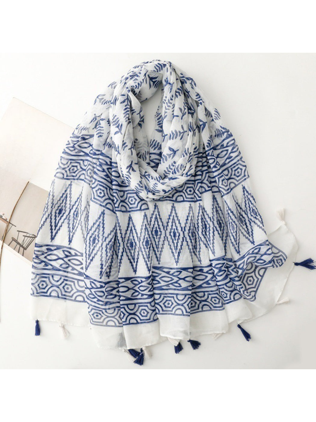 Scarvii - Classic Botanical Pattern Print Scarf