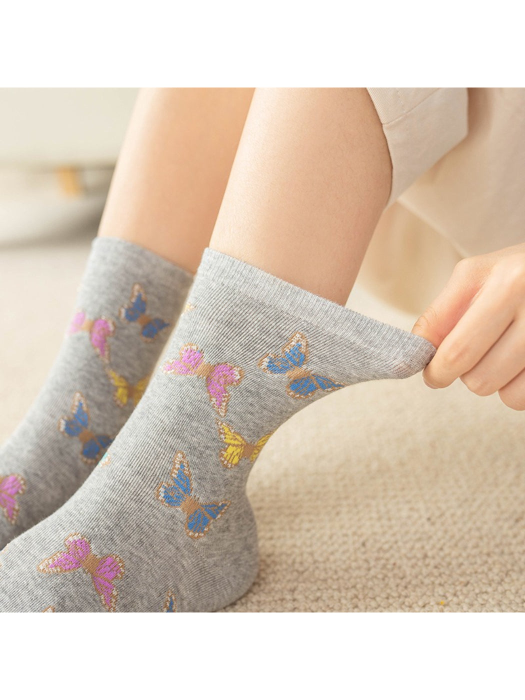 Rufia - Delicate Butterfly Motif Crew Socks