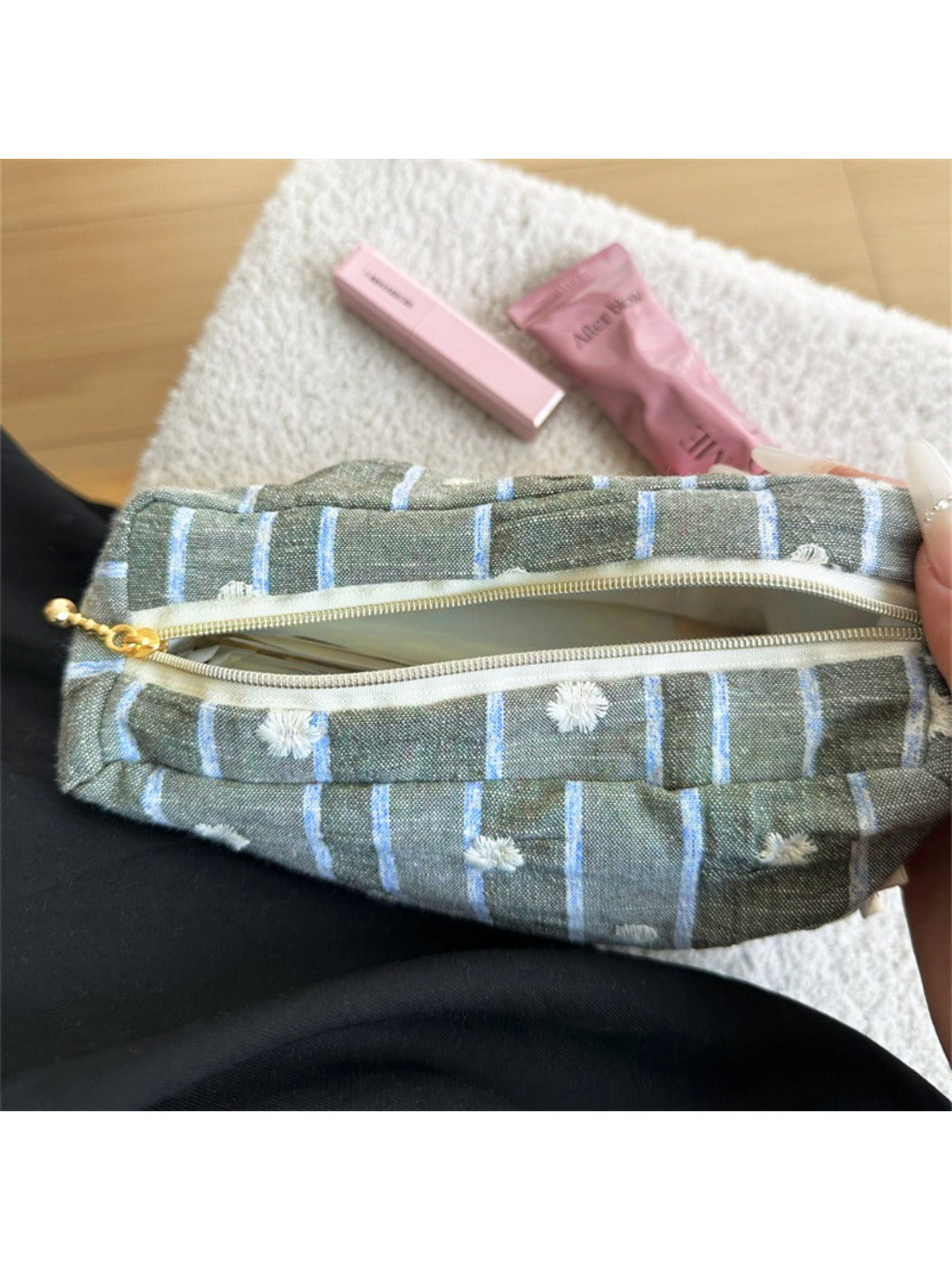 Close-up of Cosbai Soft Stripe Organizer Bag fabric with soft stripes