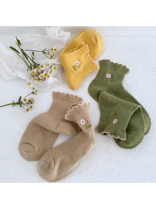 Rufia - Scalloped Floral Embroidered Ankle Socks