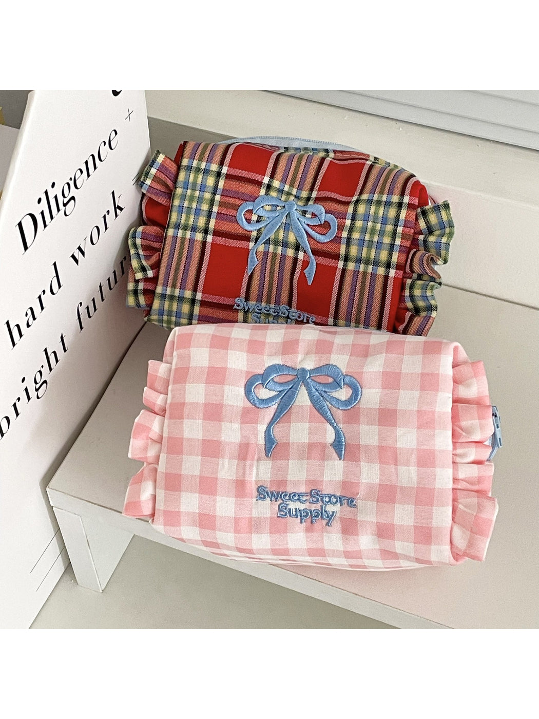 Close-up of the ruffle trim on the Cosbai Sweet Check Makeup Bag in pink and white