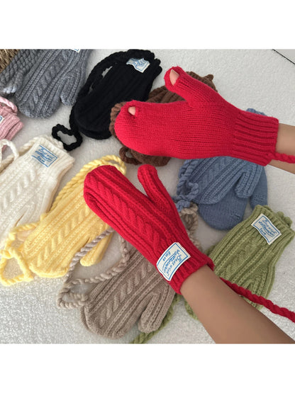 Gloving - Cable Knit Winter Mittens