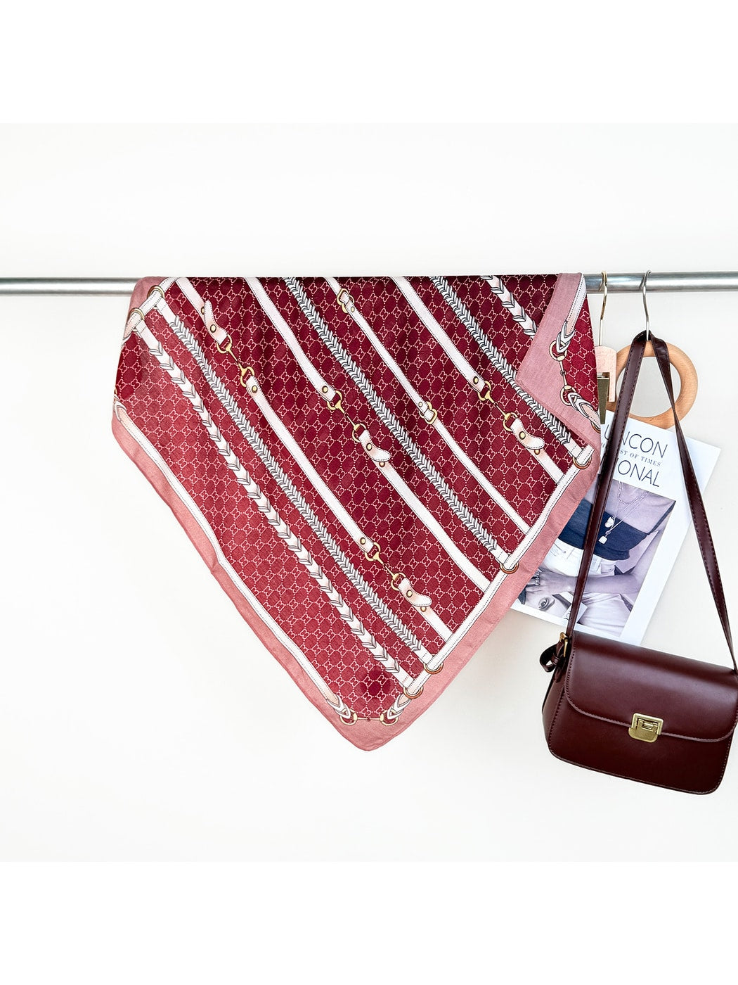 Scarvii - Chains Print Fashion Square Scarf