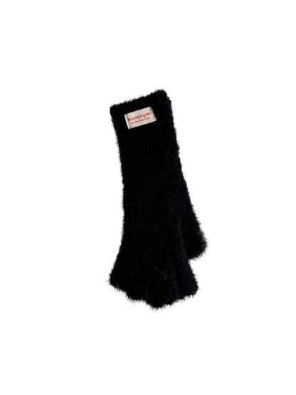 Gloving - Solid Color Fuzzy Gloves with Touchscreen