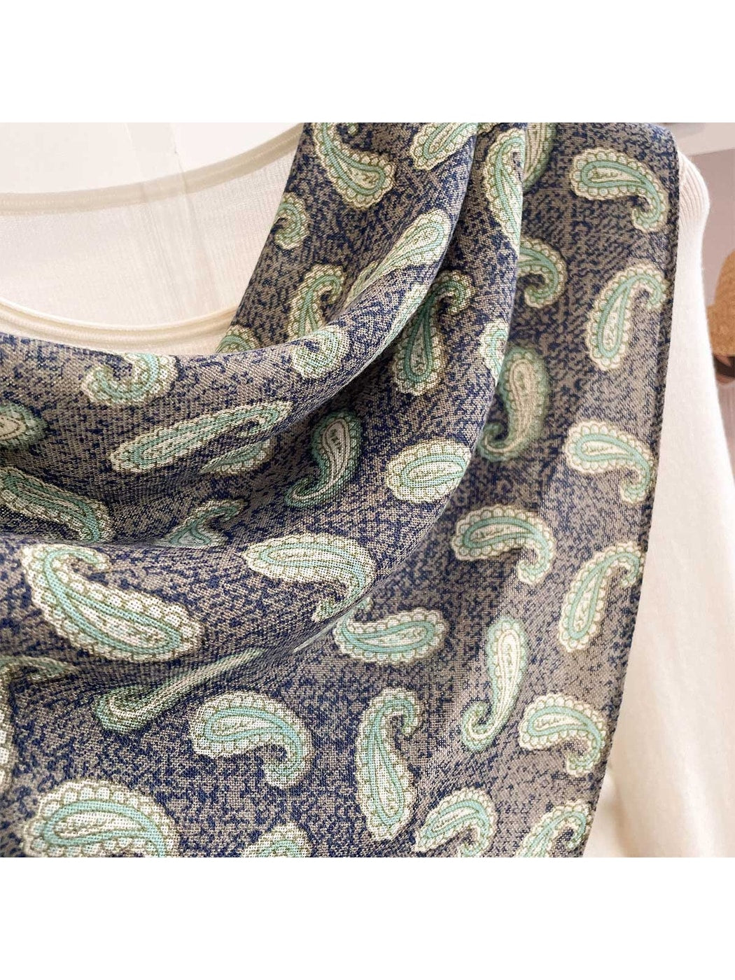 Scarvii - Retro Ditsy Paisley Print Square Scarf