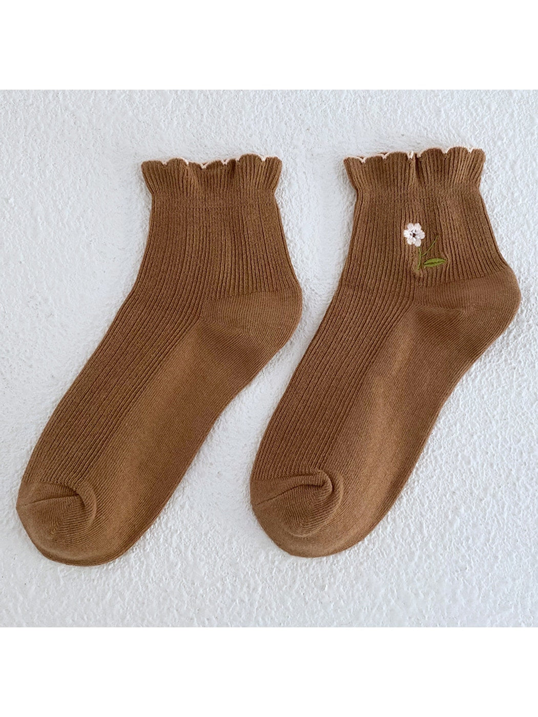Rufia - Scalloped Floral Embroidered Ankle Socks