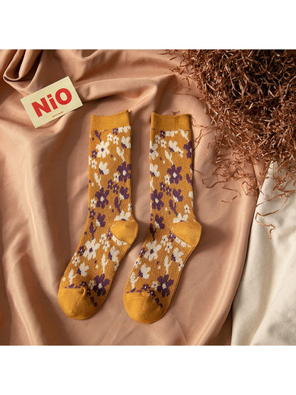 Rufia - Retro Wildflower Pattern Crew Socks