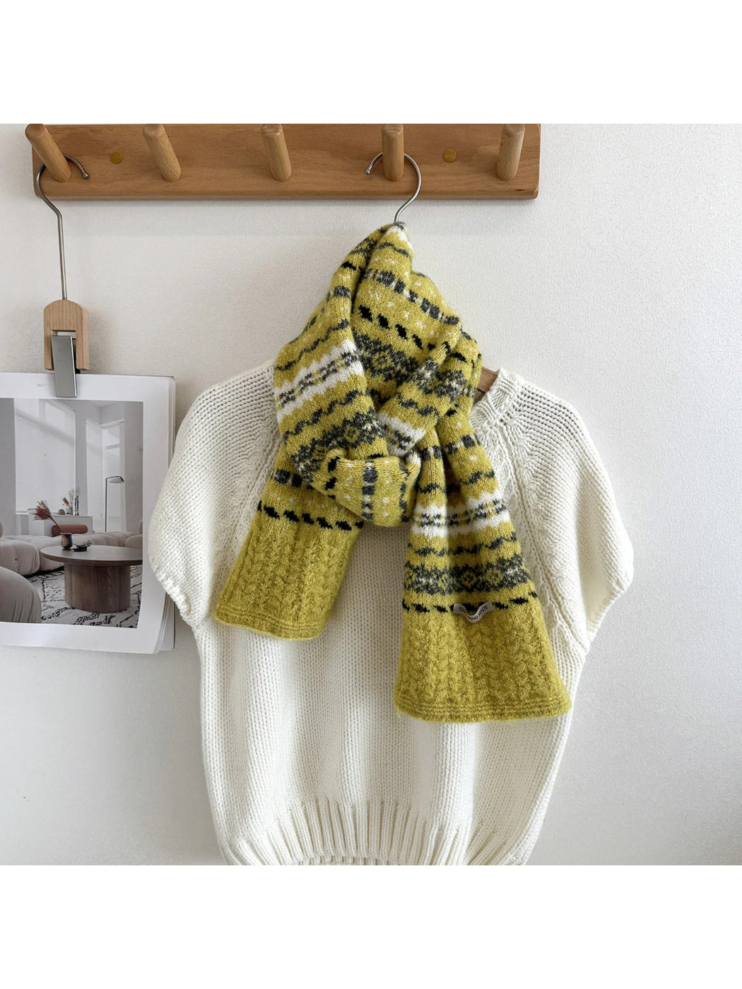 Scarvii - Geometric Zigzag Band Fuzzy Textured Scarf
